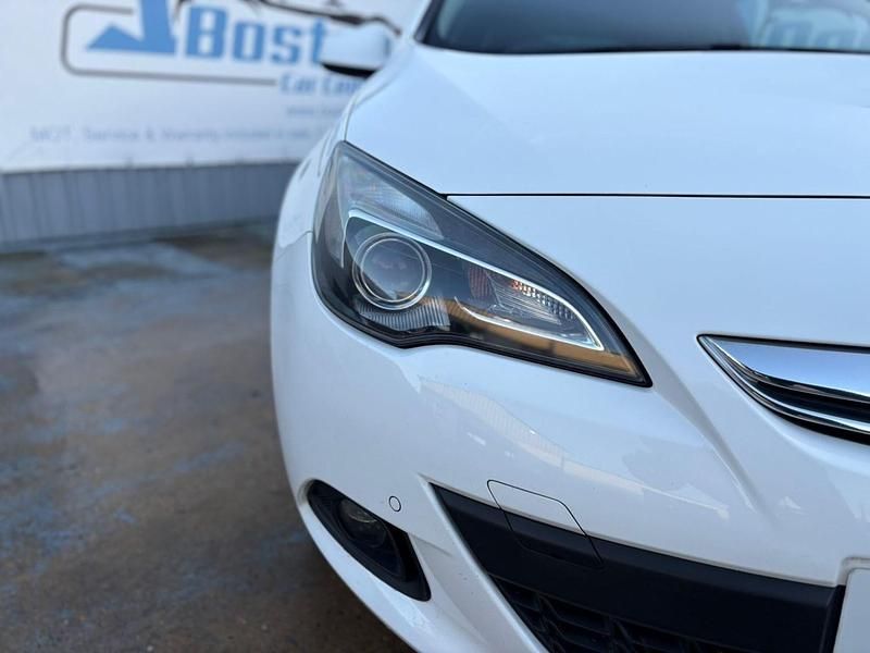 Used Vauxhall Astra GTC SRi 2015 White Hatchback