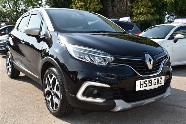 Black Used 2019 Renault Captur GT-Line SUV | £9,490 (Fair price) - Image 1/4