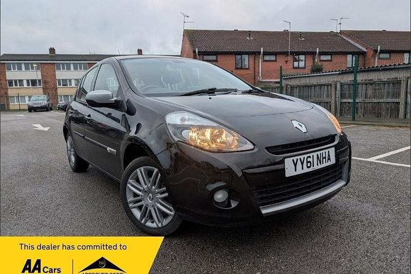 Used Renault Clio IV Dynamique 111 HP (81 kW) 2012 Black Hatchback