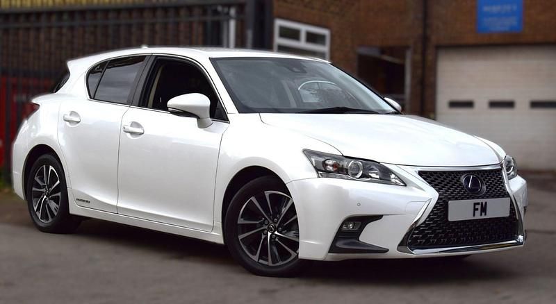 White Used 2019 Lexus CT200h Hatchback | £12,750 (Fair price) - Image 1/3