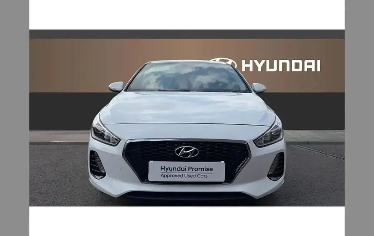 Used Hyundai i30 120 HP (88 kW) 2018 White Estate