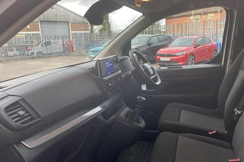 Used Vauxhall Vivaro S 120 HP (88 kW) 2024 White MPV