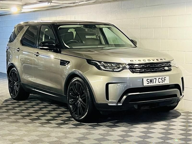 Silver Used 2017 Land Rover Discovery 5 SE SUV | £13,989 (Expensive) - Image 1/4