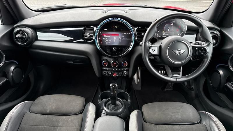 Used Mini Cooper Hatch 134 HP (98 kW) 2023 Red Hatchback