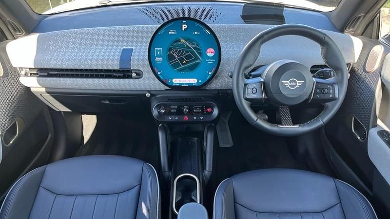 Used Mini Cooper SE Hatch 158 kW (215 HP) 2024 White Hatchback