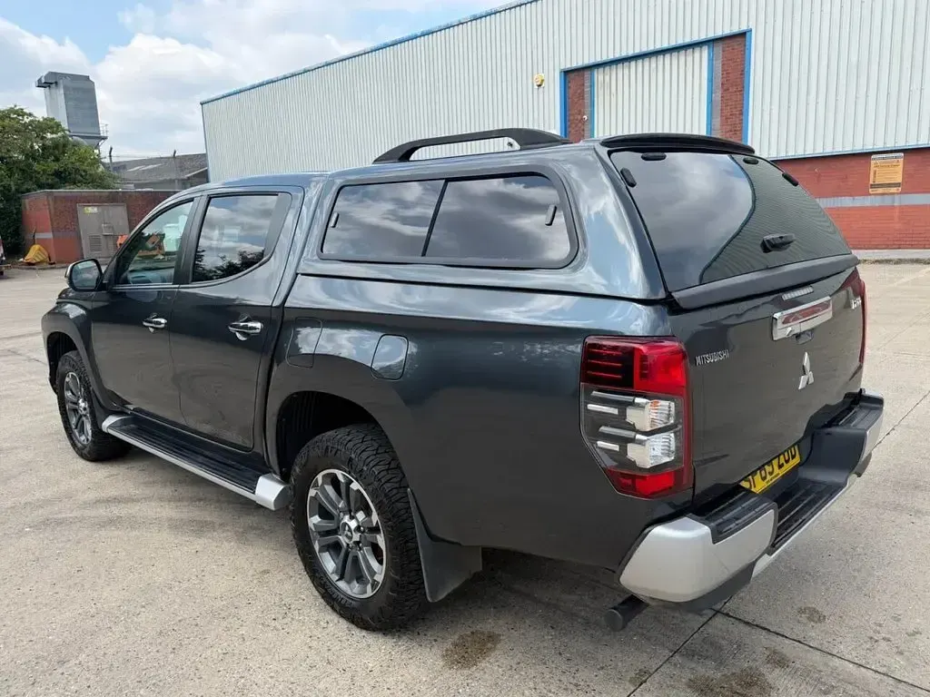 Used Mitsubishi L200 150 HP (110 kW) 2019 Grey Pickup