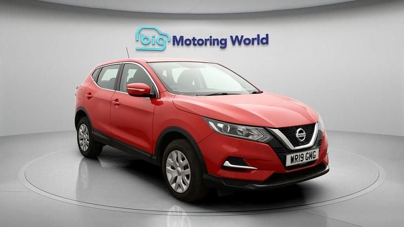 Used Nissan Qashqai S 140 HP (102 kW) 2019 Red SUV