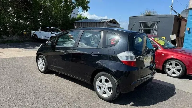 Used Honda Jazz ES 100 HP (73 kW) 2010 Black Hatchback