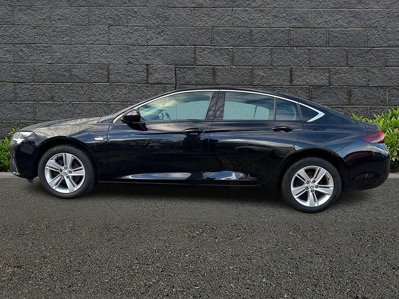 Second-hand Vauxhall Insignia SRi 122 CP (89 kW) 2021 Negru Hatchback