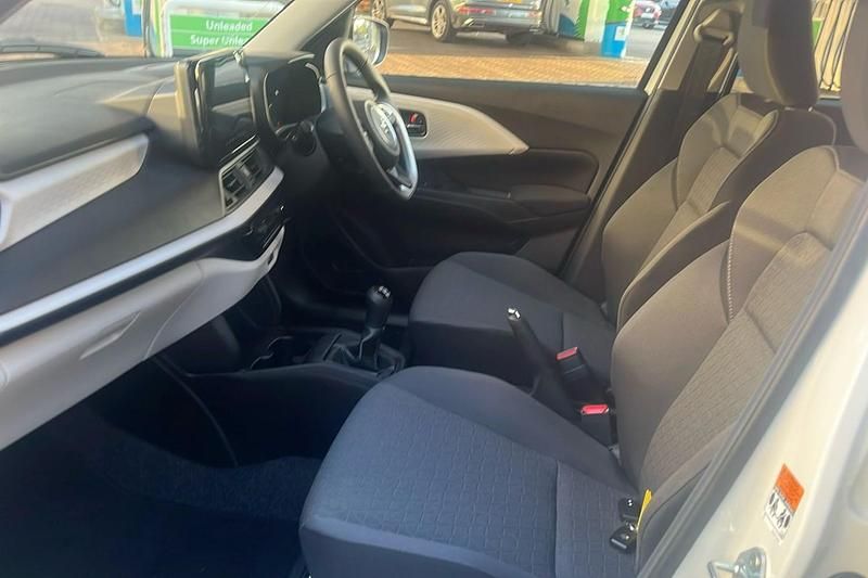 New Suzuki Swift 82 HP (60 kW) 2025 Pearl  pure white Hatchback