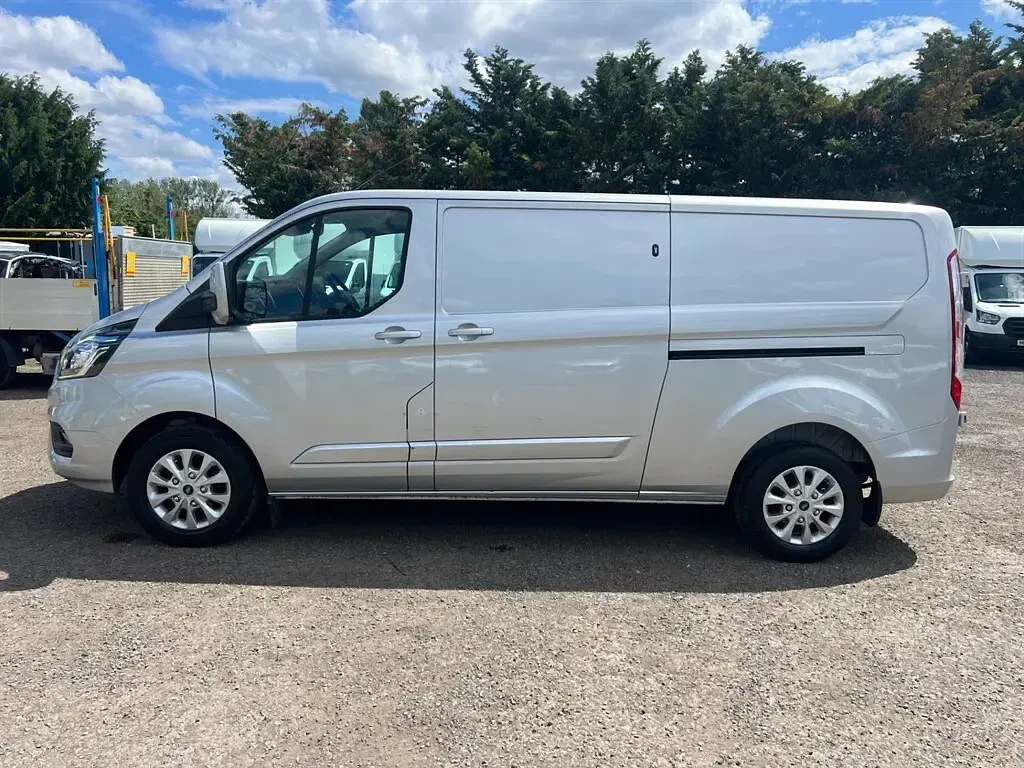 Used Ford Transit Custom Limited 130 HP (95 kW) 2023 Silver Van