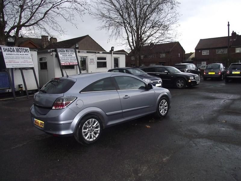 Second-hand Vauxhall Astra Sport 89 CP (65 kW) 2010 Argintiu Hatchback