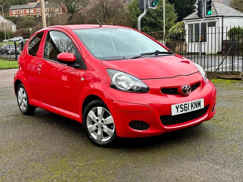 Used Toyota Aygo 68 HP (50 kW) 2012 Red Hatchback