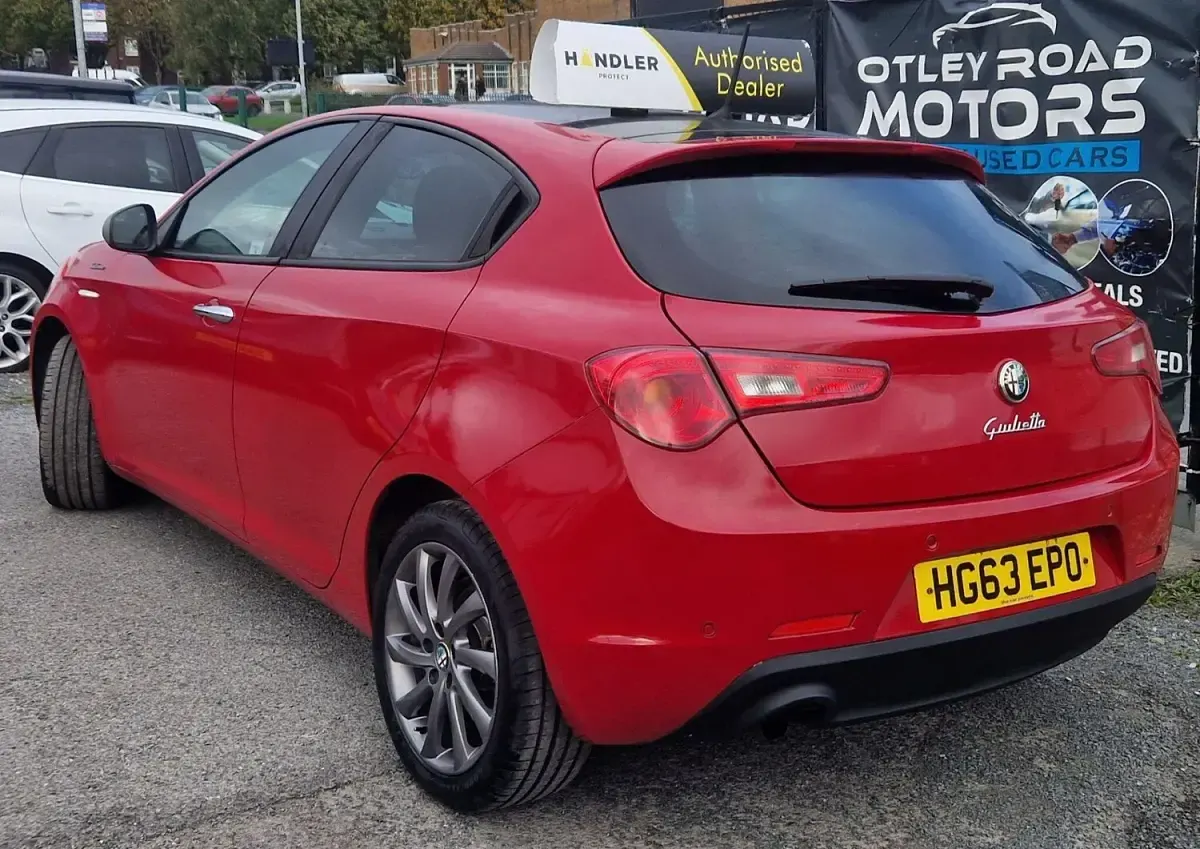 Begagnad Alfa Romeo Giulietta 105 HK (77 kW) 2014 Röd Halvkombi