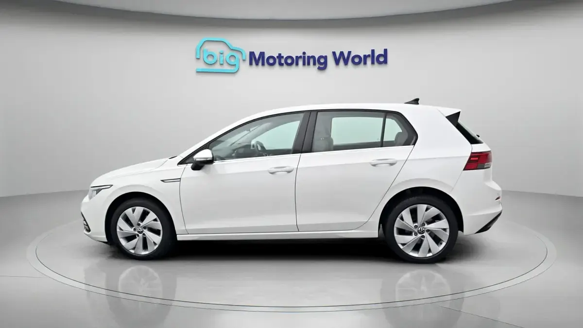 Used VW Golf VIII Style 113 HP (83 kW) 2022 White Hatchback