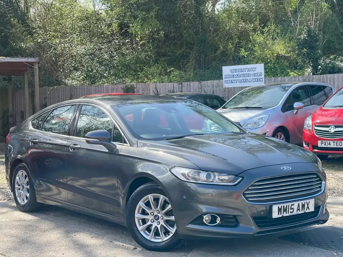 Usado Ford Mondeo Titanium 150 HP (110 kW) 2015 Cinzento Citadino
