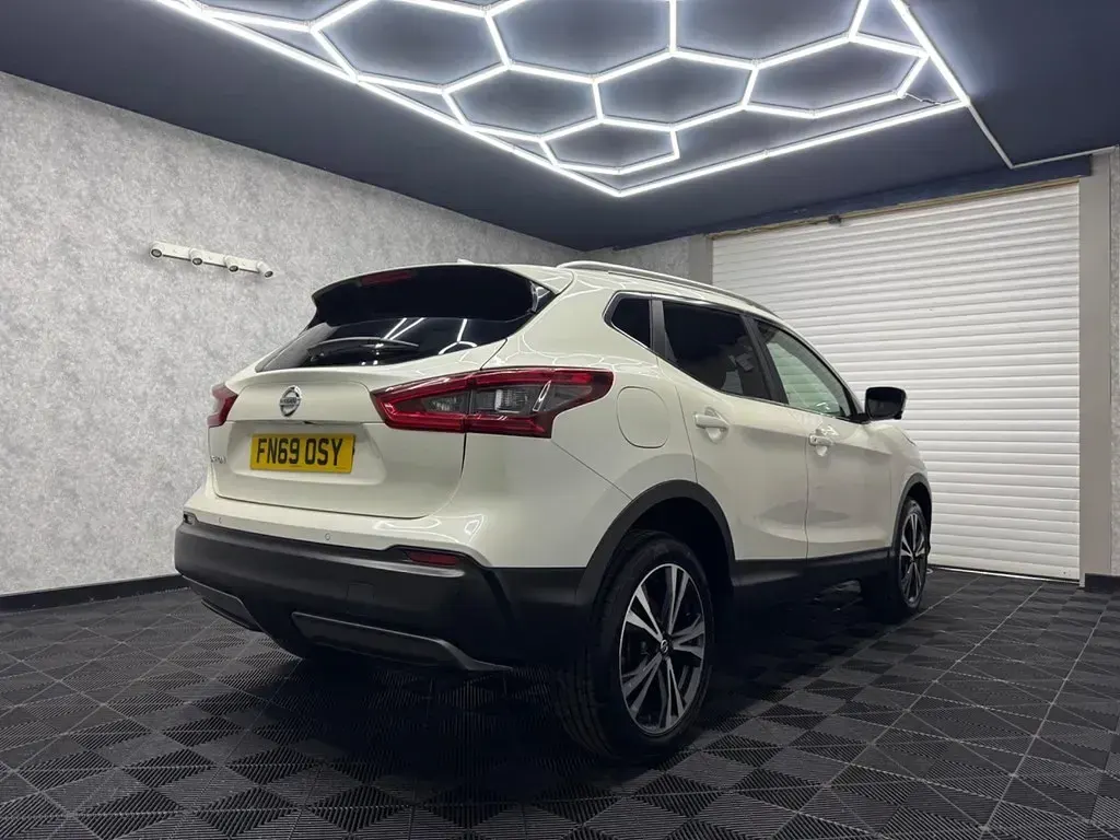 Used Nissan Qashqai N-Connecta 2019 White SUV