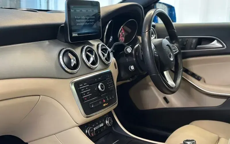 Used Mercedes GLA200 Premium 136 HP (100 kW) 2016 Blue SUV