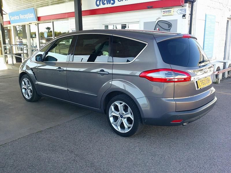 Begagnad Ford S-MAX Titanium 115 HK (84 kW) 2012 Brun Minibuss