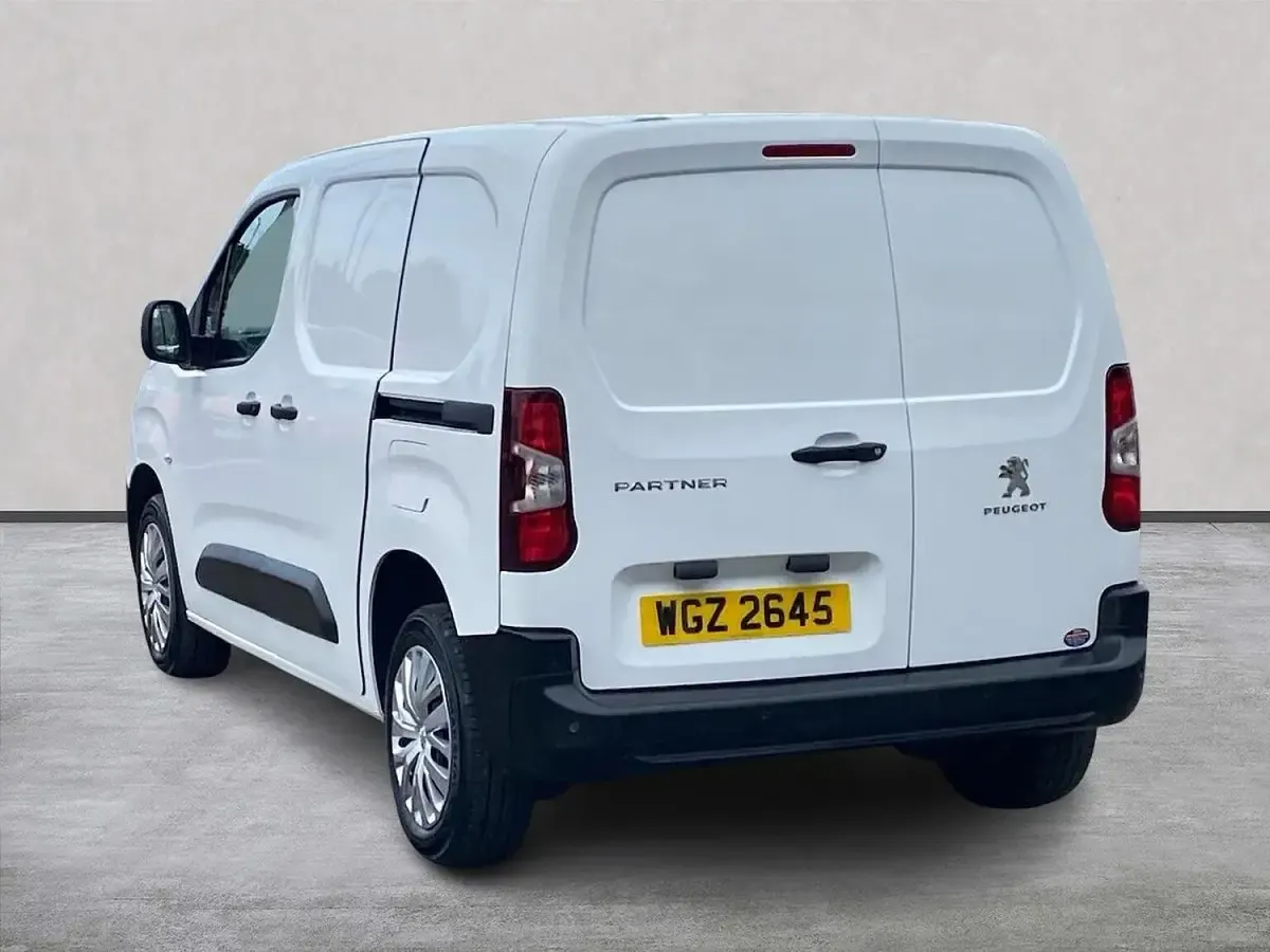 Used Peugeot Partner Premium 131 HP (96 kW) 2022 White MPV