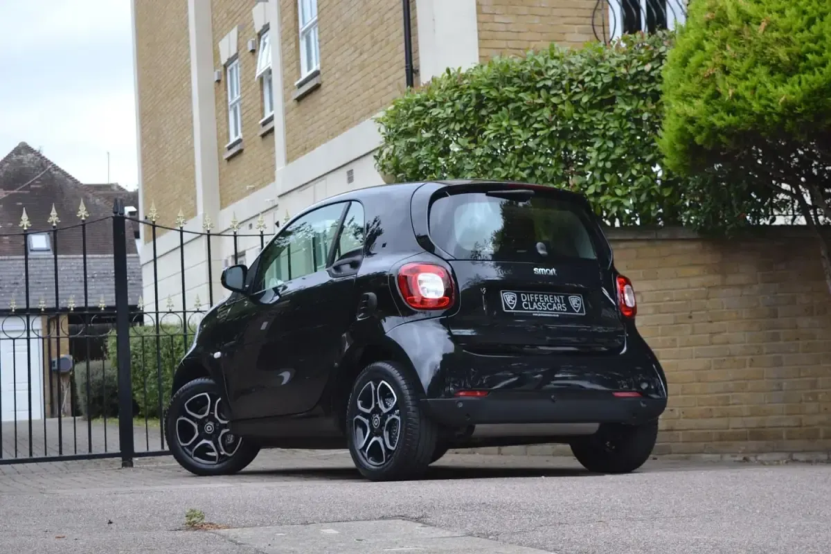Used Smart ForTwo Coupé Premium 71 HP (52 kW) 2017 Black Coupe