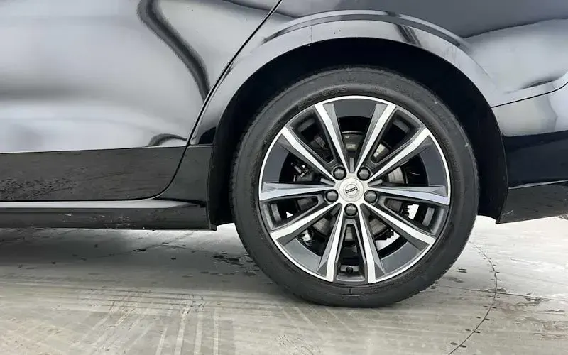 Used Volvo V60 Momentum 163 HP (119 kW) 2021 Black Estate