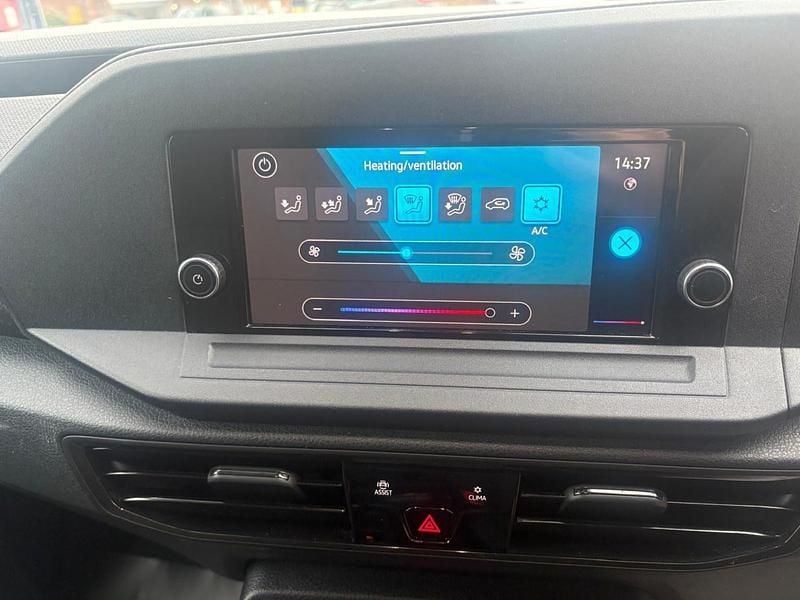 Used VW Caddy Maxi S 102 HP (75 kW) 2021 White MPV