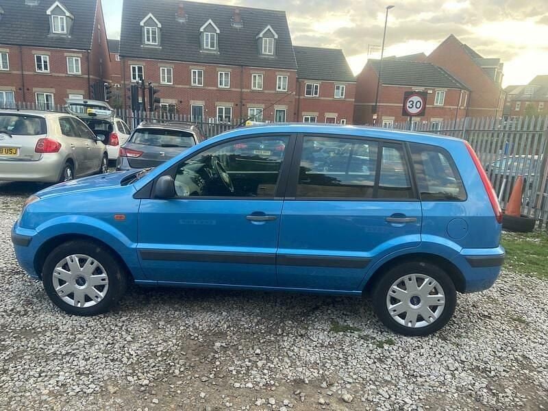 Used Ford Fusion Style 79 HP (58 kW) 2010 Blue Hatchback