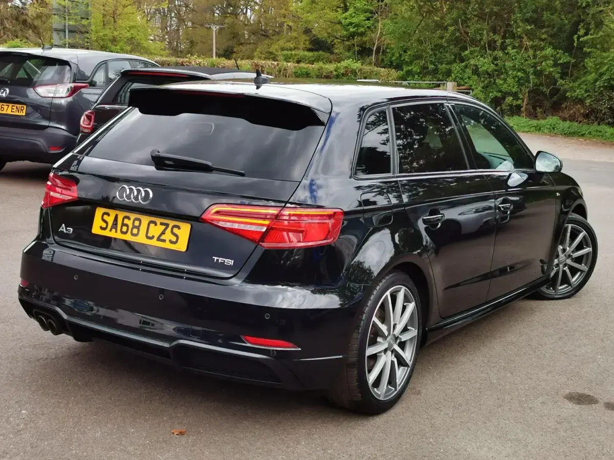 Usado Audi A3 Sportback Black Edition 150 HP (110 kW) 2018 Preto Citadino