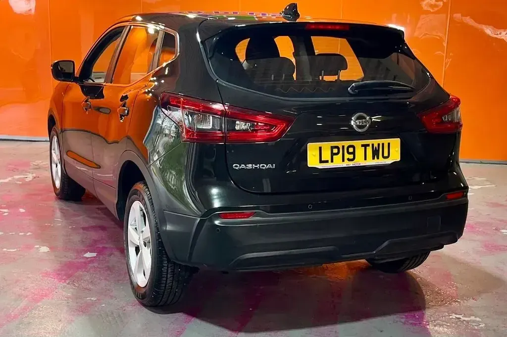Used Nissan Qashqai Acenta Premium 115 HP (84 kW) 2019 Black SUV