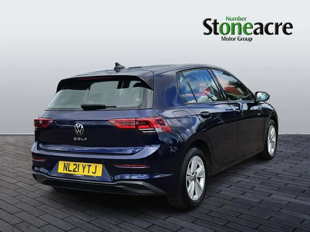 Used VW Golf VII Life 130 HP (95 kW) 2021 Blue Hatchback