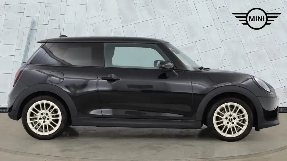 Used Mini Cooper Hatch 154 HP (113 kW) 2024 Black Hatchback