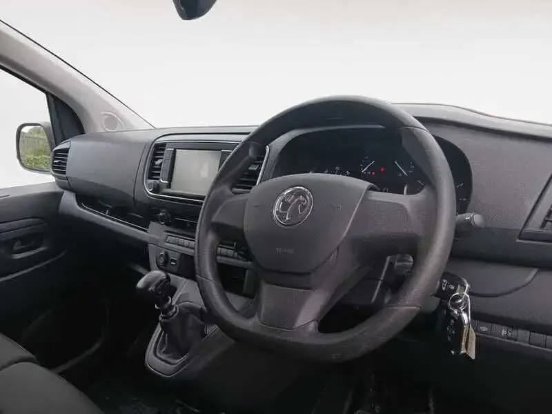 Used Vauxhall Vivaro S 100 HP (73 kW) 2023 White MPV