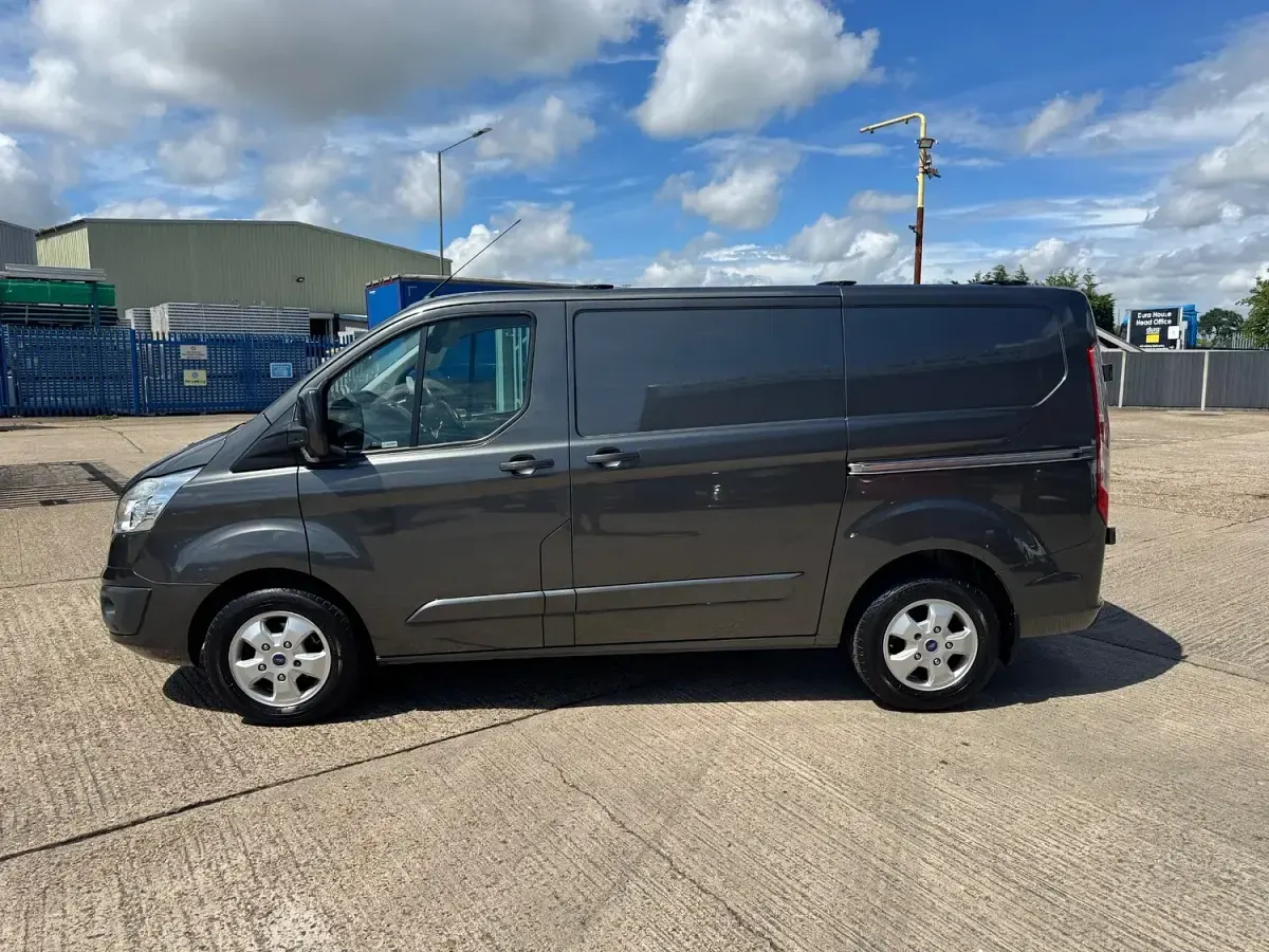 Used Ford Transit Custom Limited 130 HP (95 kW) 2017 Grey Van