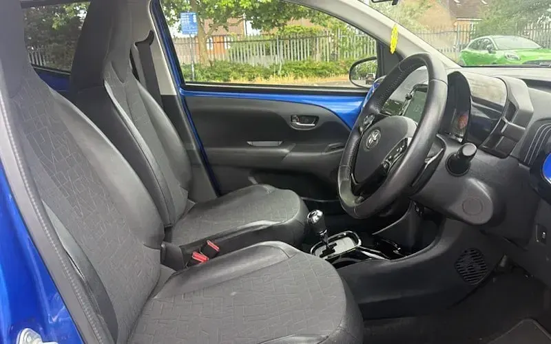 Used Toyota Aygo X-clusiv 72 HP (52 kW) 2021 Blue Hatchback