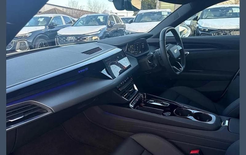 Used Audi e-tron GT quattro Comfort 369 kW (503 HP) 2025 White Sedan