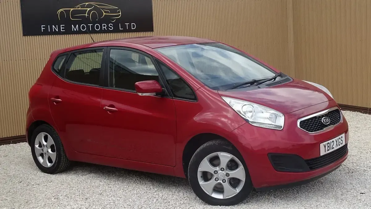 Used Kia Venga 125 HP (91 kW) 2012 Red Hatchback