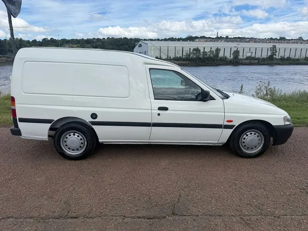 Used Ford Escort 69 HP (50 kW) 1999 White Van