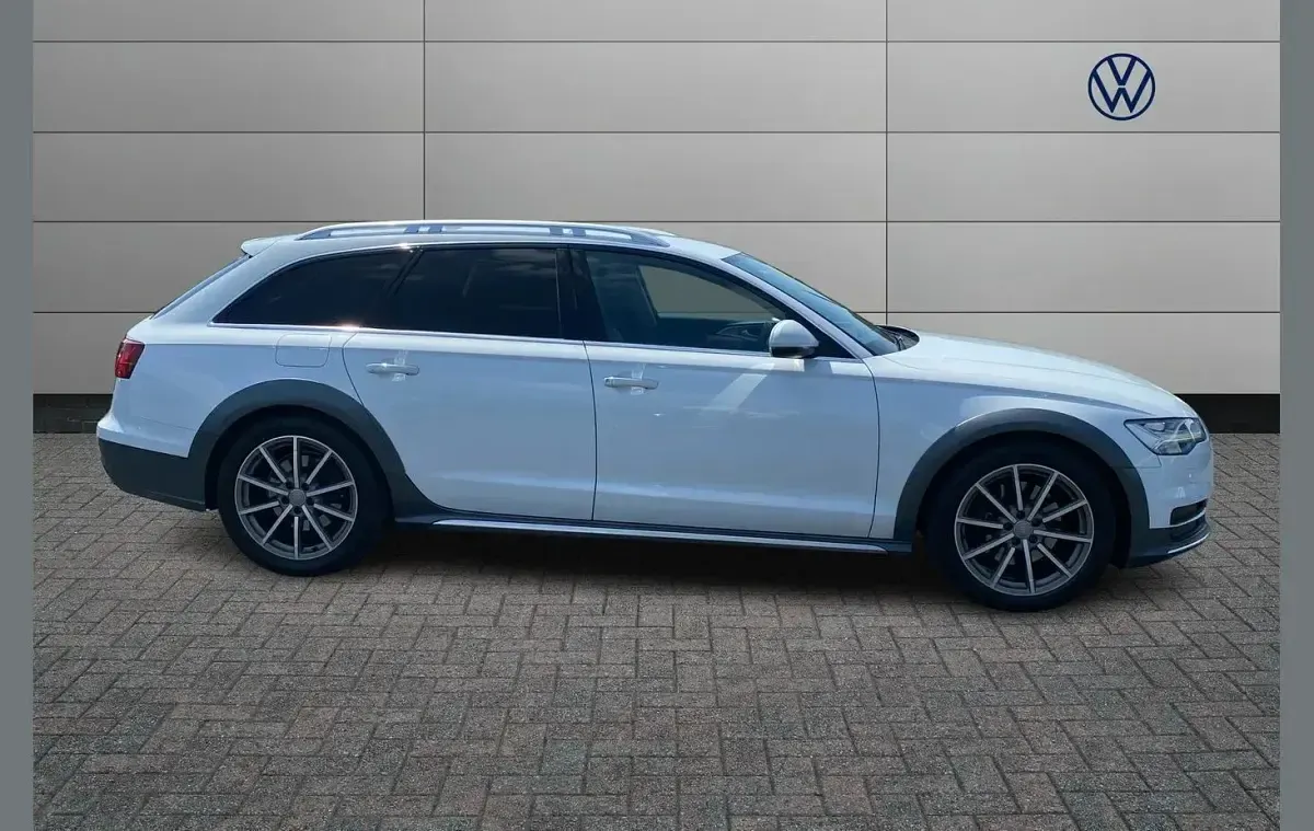 Used Audi A6 Allroad Sport 215 HP (158 kW) 2016 White Estate