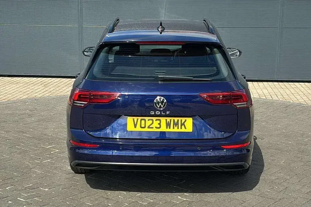 Used VW Golf VIII Life 147 HP (108 kW) 2023 Blue Estate