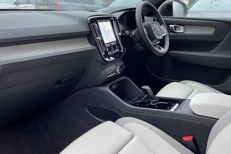 Used Volvo EX40 Ultra 82 kW (112 HP) 2025 SUV