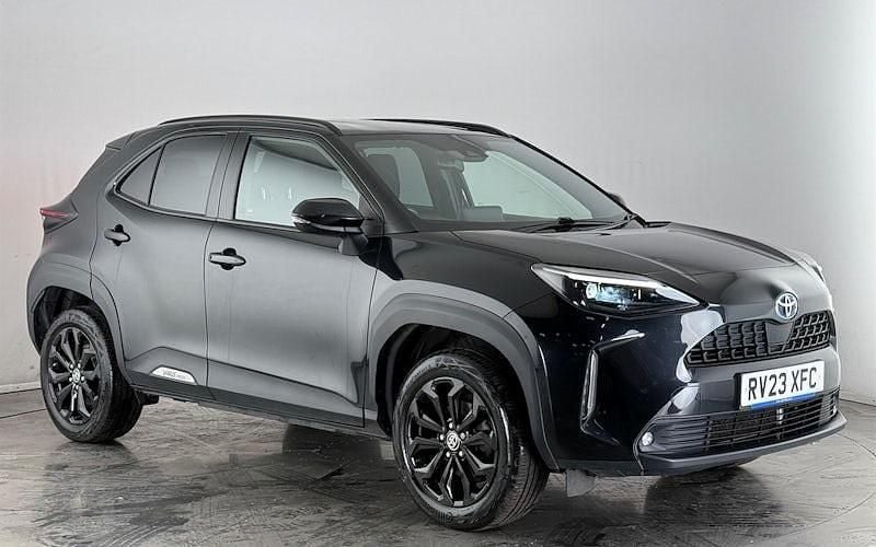 Used 2025 Toyota Yaris Hybrid Design Estate | £17,600 (Super price) - Image 1/3