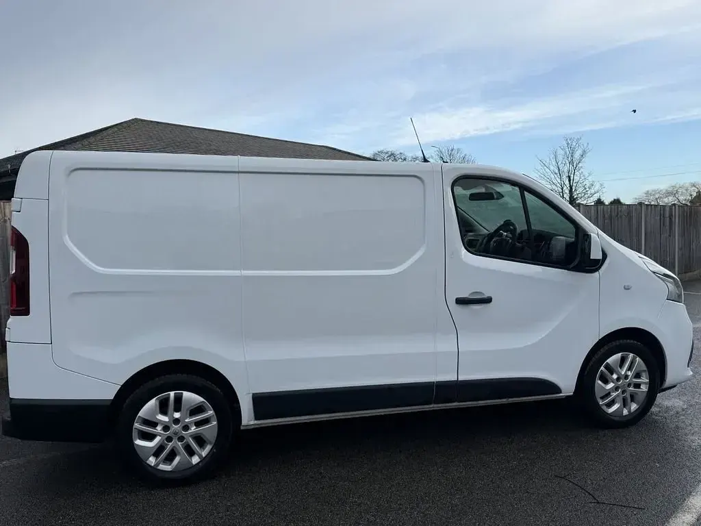 Usado Renault Trafic 2017 Branco Monovolume