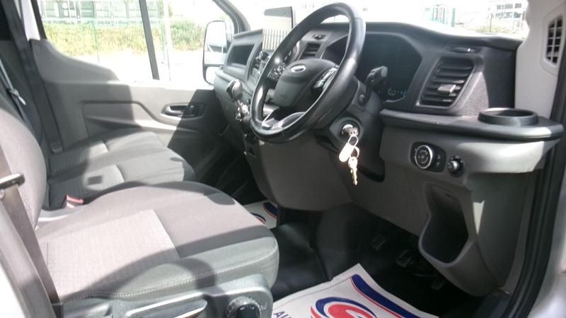 Second-hand Ford Transit Trend 130 CP (95 kW) 2021 Argintiu Van