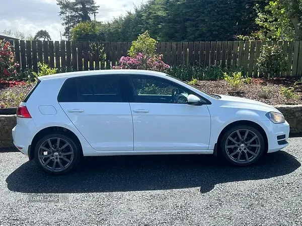 Used VW Golf VII SE 105 HP (77 kW) 2013 White Hatchback