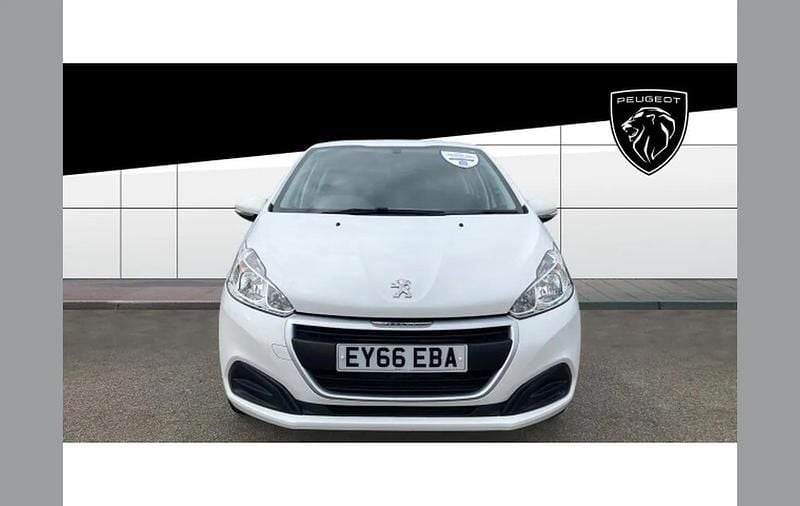Used Peugeot 208 Access 68 HP (50 kW) 2016 White Hatchback