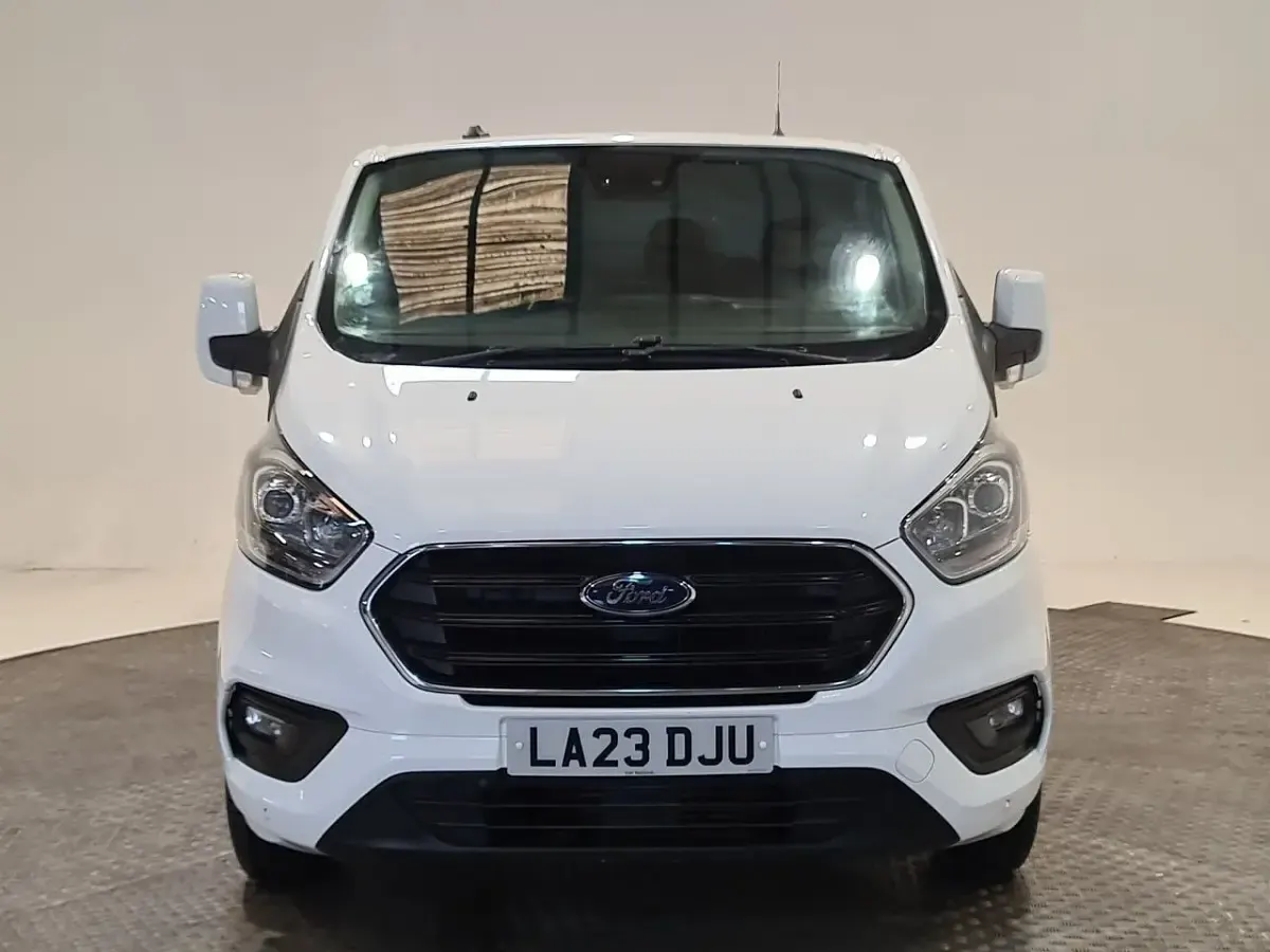 Used Ford Transit Custom Limited 130 HP (95 kW) 2023 White Van