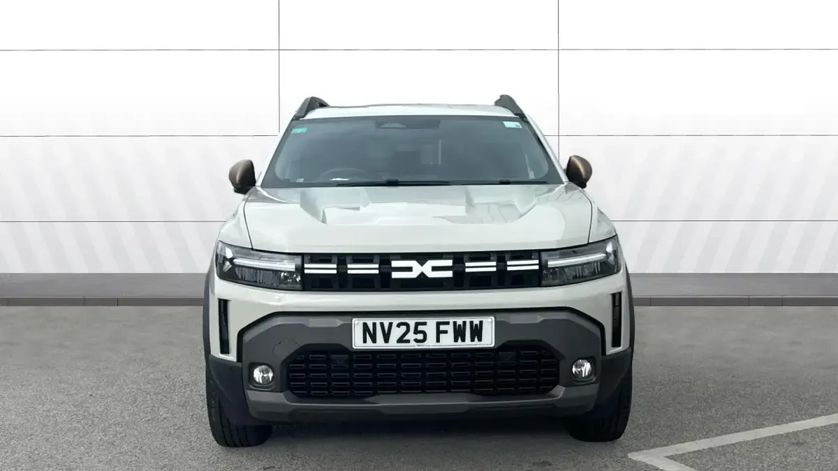 Used Dacia Duster Extreme 140 HP (102 kW) 2025 Cream Estate