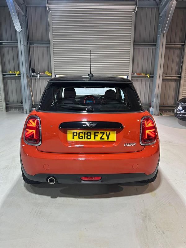 Usado Mini Cooper Hatch 2018 Naranja Utilitario