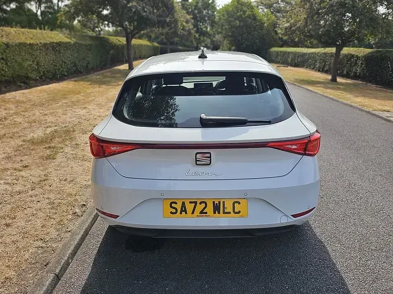 Used Seat Leon SE 110 HP (80 kW) 2022 White Hatchback